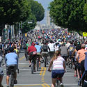 group of cyclists in LA during the first CicLAvia