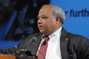 Ambassador Eric Goosby speaks at a podium at NIH