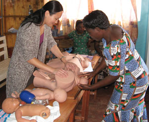 Dr Tang working with anatomic models to demonstrate birthing techniques to trainee