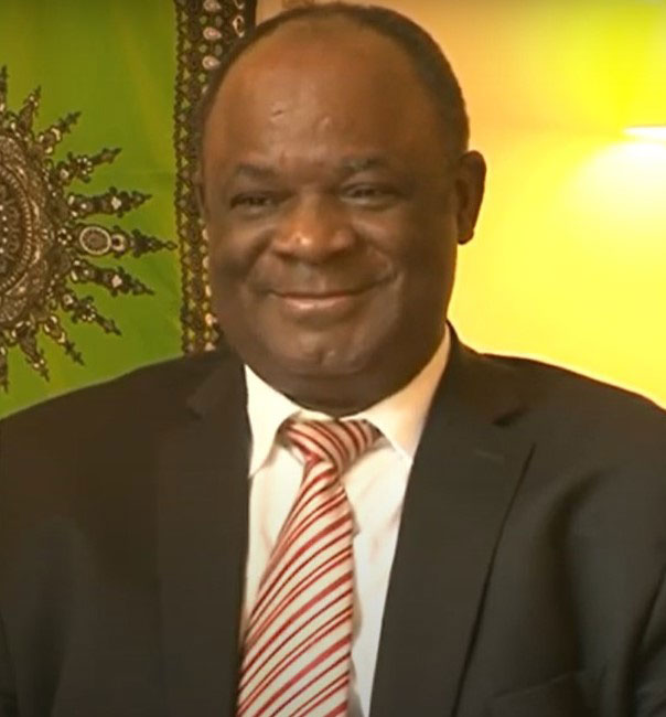 Head shot of Dr David Olayeye