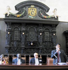 Dr. N. Kumarasamy speaks to audience at the historic Palacio de la Autonomia with other panelists: Dr. Danstan Begenda,