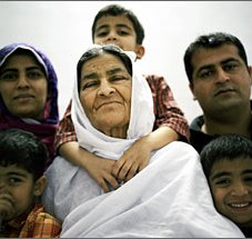 picture of a Syrian family with their grandmother